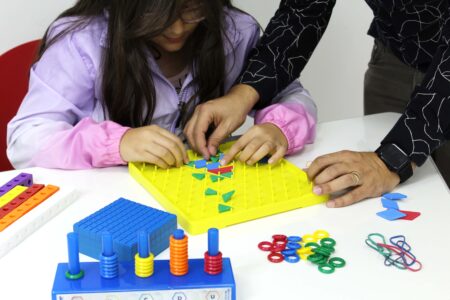 Descubra como a Avaliação 360 no PEI apoia a recomposição da aprendizagem em matemática com soluções práticas da MMP para escolas e educadores.